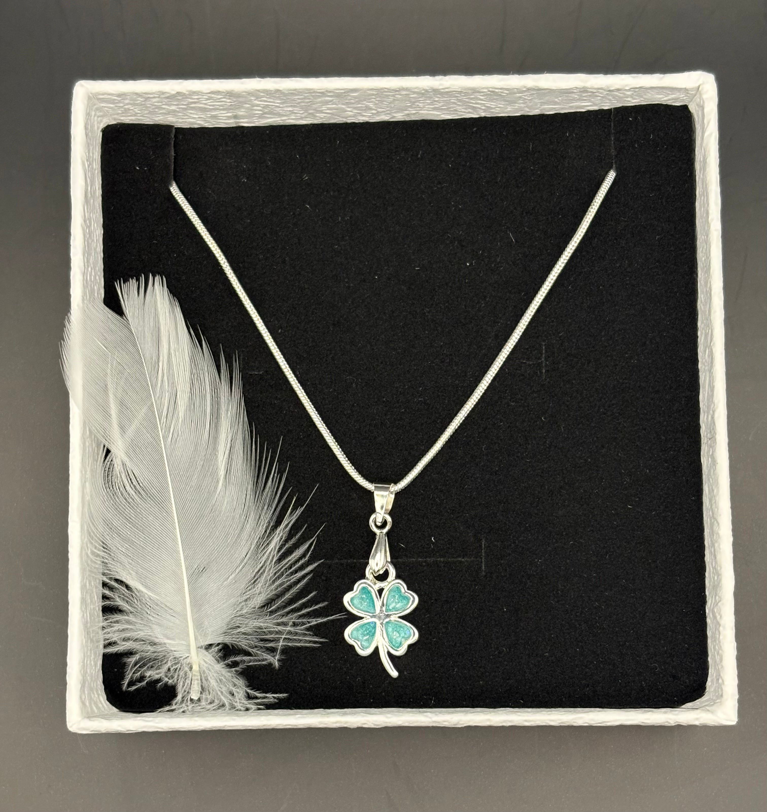 Four-Leaf Clover Pendant (925 Sterling Silver)