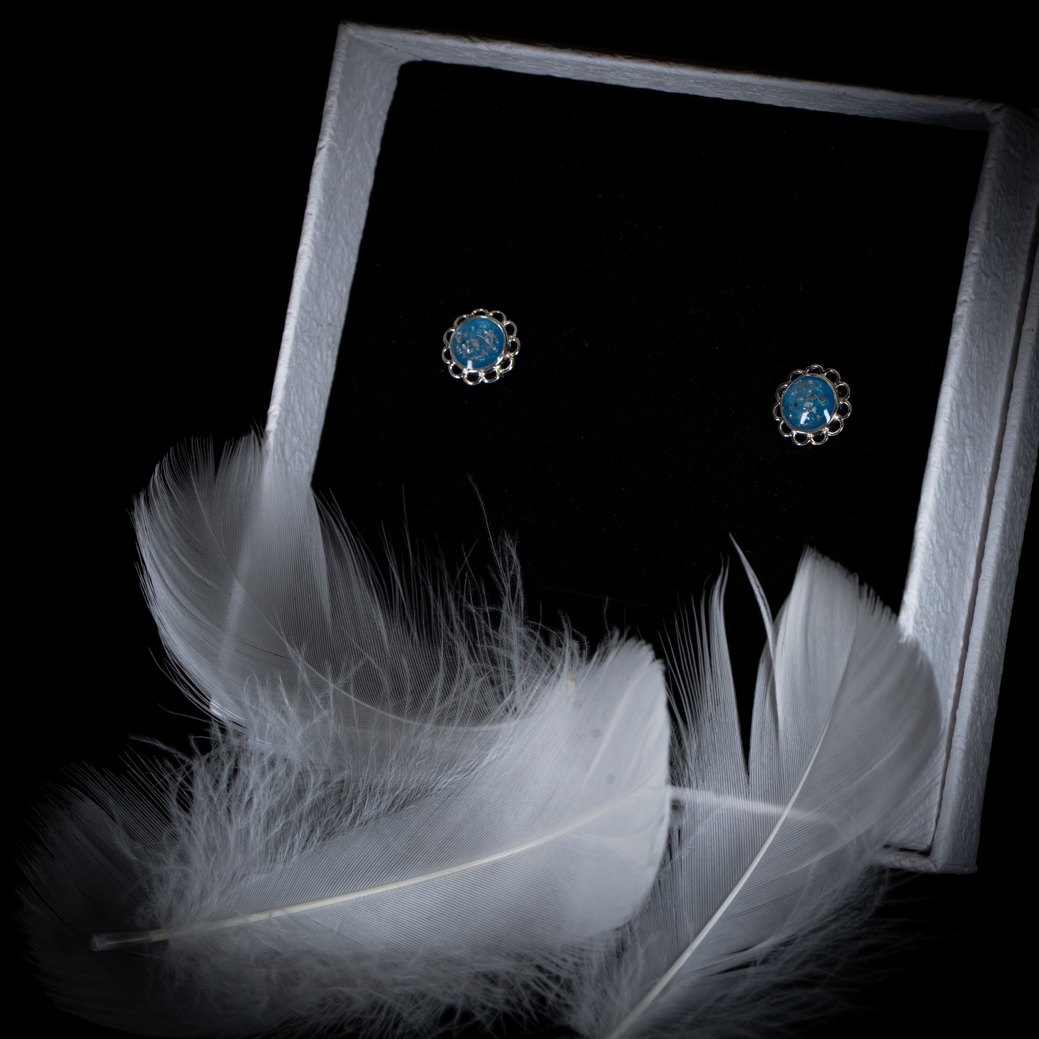 Frill-Edge Stud Earrings (925 Sterling Silver)