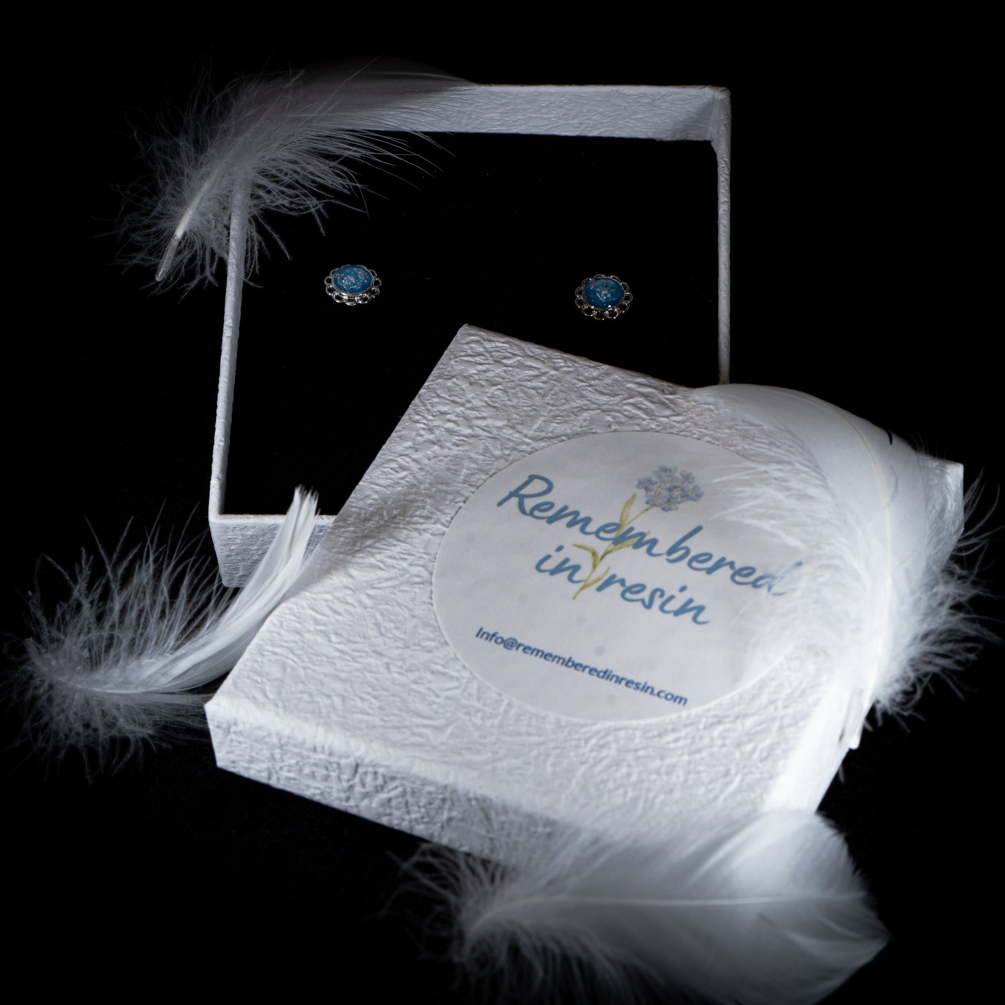 Frill-Edge Stud Earrings (925 Sterling Silver)